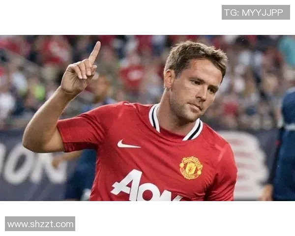 日本足球明星穿着西服的时尚风采与魅力展示